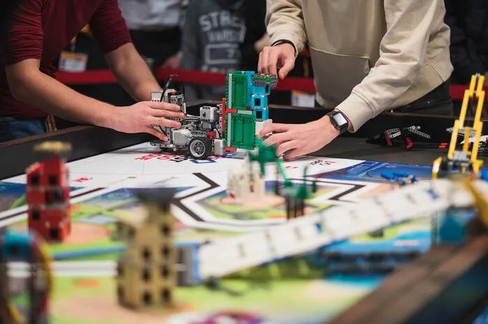 Die Roboter werden von den Teams selbst gebaut