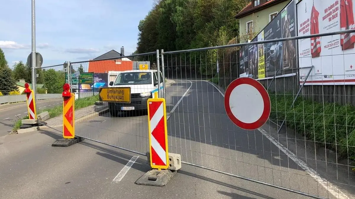 Hier ist Schluss: Gleich nach dem Murbrücken-Kreisverkehr ist die Auffahrt zur Stadt gesperrt