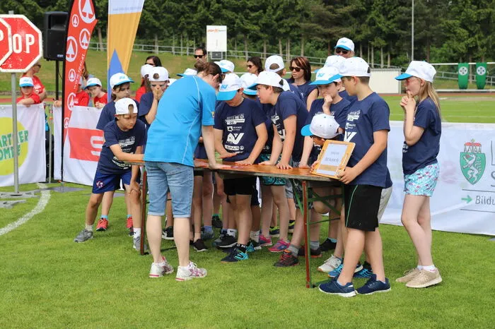 Im Team beantworteten sie knifflige Quizfragen ... 