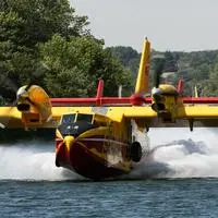 Eine Canadair-Maschine ist heute im Einsatz (Symbolbild)