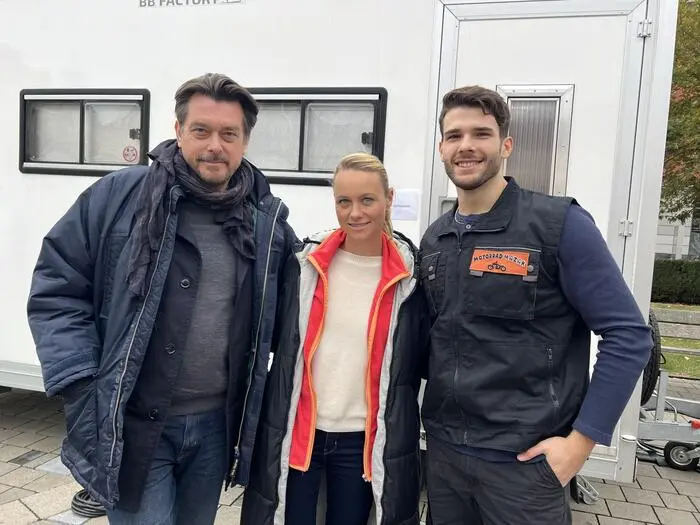 Dennis Zinner (rechts) mit den Schauspielern Harry Prinz und Anna Unterberger