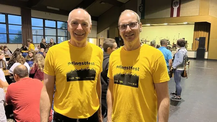 Am 5. Juni fand in der Jogllandhalle in St. Jakob im Walde wieder das kultige Pfingstfest statt. Nach zwei Jahren Pause zeigten sich die Veranstalter Reinhold Berger und Obmann des Kameradschaftsbunds Josef Payerhofer froh über die Firmlinge.