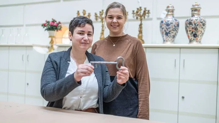 Die Beschließerinnen der Silberkammer: Bibiana Fugger und Aline Schwabl.