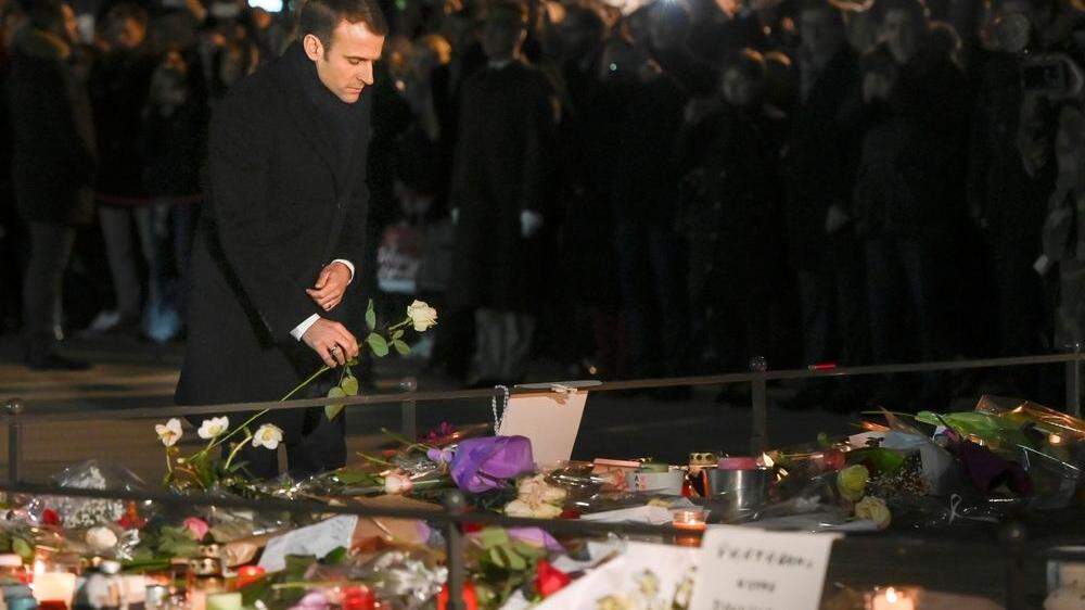 Macron legte eine Rose für die Opfer nieder