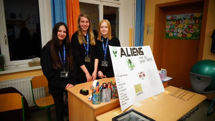 Die 4A-Klasser der NMS 1 Deutschlandsberg hat sich intensiv mit dem Thema Weltall beschäftigt. Das gesammelte Wissen gab die Klasse in einer Ausstellung weiter.