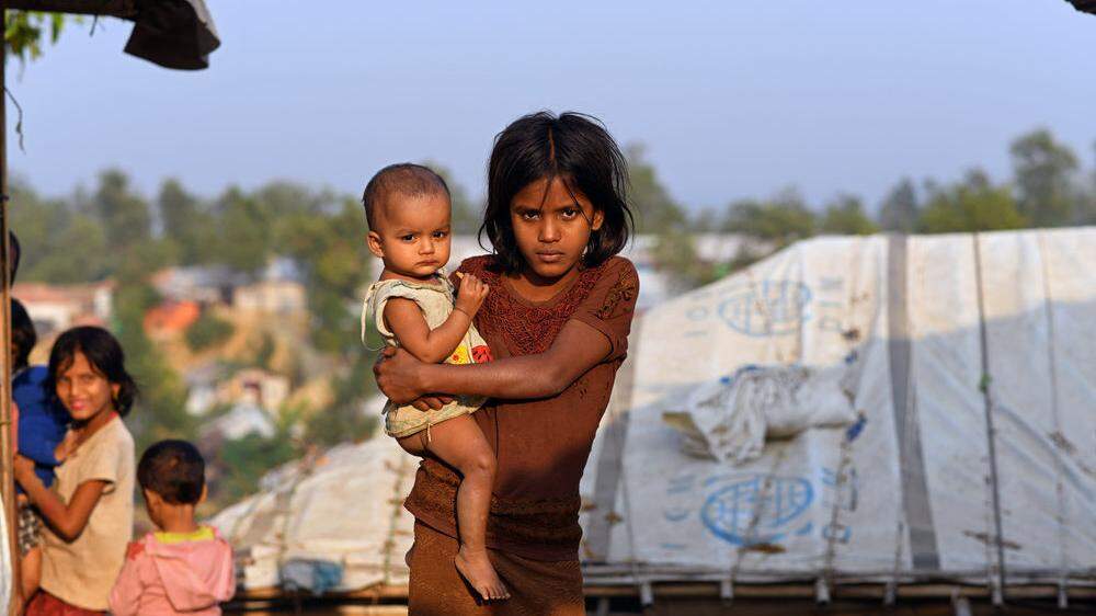 Viele Geflüchtete leben unter prekären Bedingungen, wie diese geflüchteten Kinder im weltgrößten Flüchtlingslager in Bangladesch. 