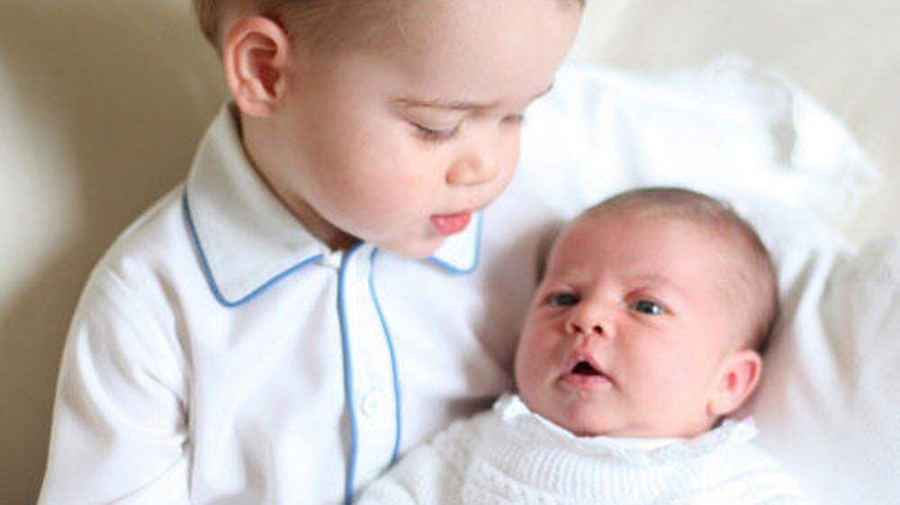 Prinz George mit Schwester Charlotte