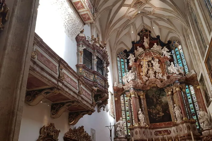 Blick auf die barockisierte Hofloge Kaiser Friedrichs III.