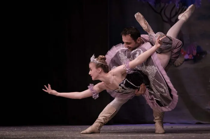 Im "Dance Center" in einem wohlhabendem Vorort Nairobis feilen die Kinder aus ärmlichsten Verhältnissen an ihrem Traum von einem besseren Leben in einer schöneren Welt - das, was ihren Eltern nicht vergönnt war.