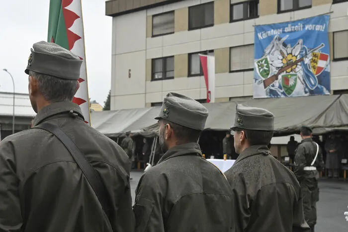Groß geschrieben: An der Kasernenfront und in den Geschichtsbüchern: Kärntner, allzeit voran!