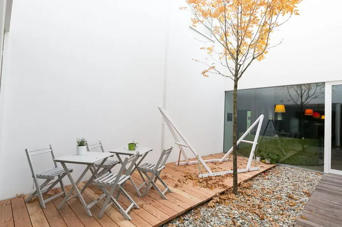 Insgesamt misst die WG rund 300 Quadratmeter. Alle Zimmer sind sehr hell - für Licht sorgt auch der Lichthof, der im Sommer als kleiner Garten dient.