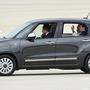 Der Papst im anthrazitfarbenen Fiat 500L