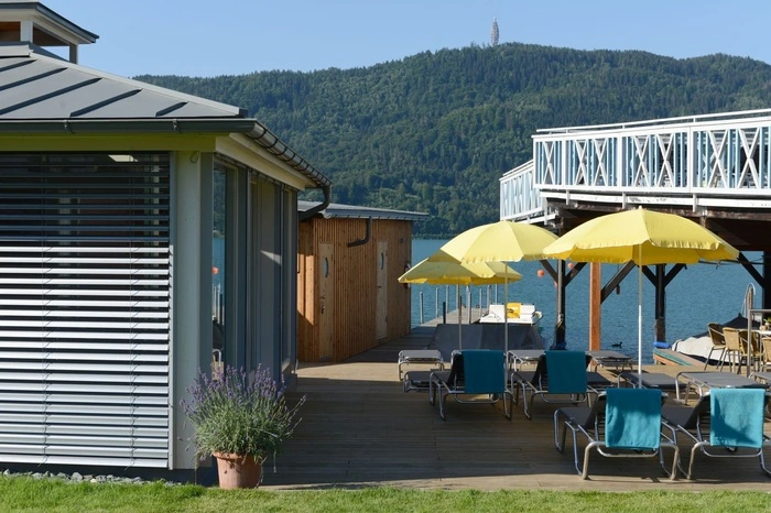 Wunders Hotelbadestrand im Sommer ist einfach ein Traum! Mit Aperol und hausgemachten Eis lässt sich der Tag genießen!
