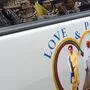Sticker auf einem Auto in Myanmar 