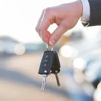 Mehr als jedes fünfte erste Auto ist ein Geschenk der Familie