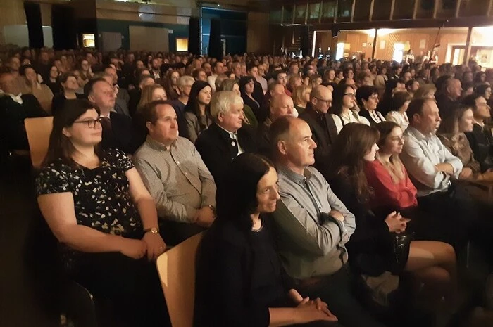 Die Besucherinnen und Besucher lauschten den Klängen des Musikvereins St. Peter am Kammersberg, der zu seinem traditionellen Frühlingskonzert geladen hatte.