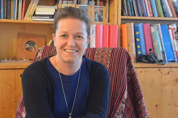 Britta Tanzer lebt in Birkfeld: "Ich habe vor ein paar Jahren den Sprung ins kalte Wasser gewagt und meinen sicheren Job als Bankangestellte an den Nagel gehängt und bin meiner Bestimmung gefolgt, nach der ich lange gesucht hatte. Seitdem lebe ich als Energetikerin und Schamanin und mein Leben fühlt sich richtig an. Ich habe nun das Gefühl, dort angekommen zu sein, wohin ich wollte."