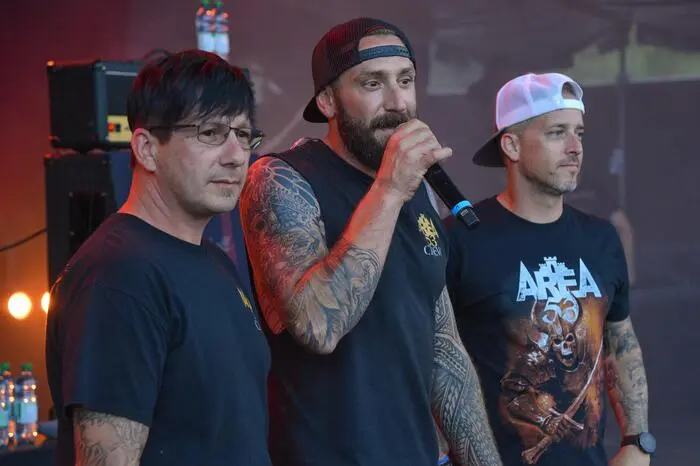 „Es ist wirklich hervorragend abgelaufen“, teilt Veranstalter Hannes Kaufmann mit. Es habe auch keine Zwischenfälle gegeben, die Rock- und Metalfans haben auch heuer wieder friedlich gefeiert.