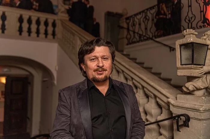 Cellist Friedrich Kleinhapl sammelt mit "Künstler für den Minoritensaal" bei Konzerten Geld für die Renovierungsarbeiten