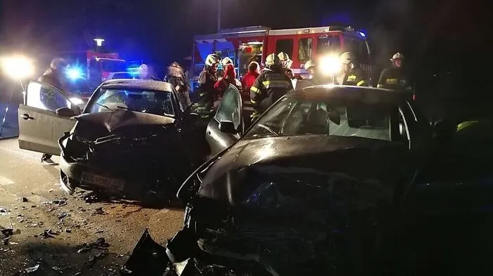 Fünf Personen wurden bei dem Unfall verletzt