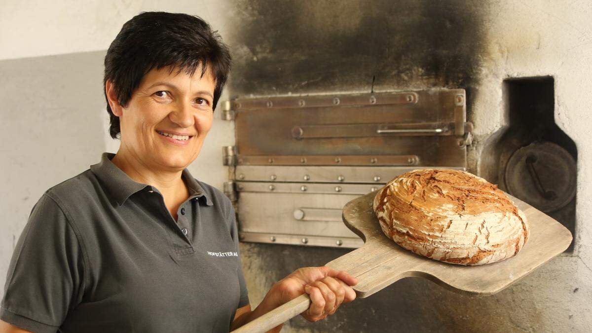 Maria Hofstätter aus Lichendorf (Gemeinde Murfeld) hat abermals den Landessieg in der Kategorie „Bauernbrot aus dem Holzofen“ in die Südoststeier geholt