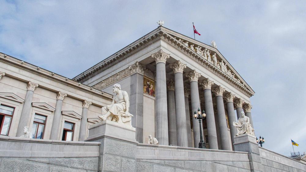 Fast die Hälfte der Befragten sieht die Demokratie in Österreich bedroht