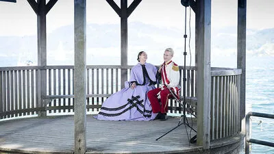 Lukas Krammer und Bianca Konarzewski kämpfen – manchmal auch verkleidet – um den Titel „Austrias next Topmodel“ 