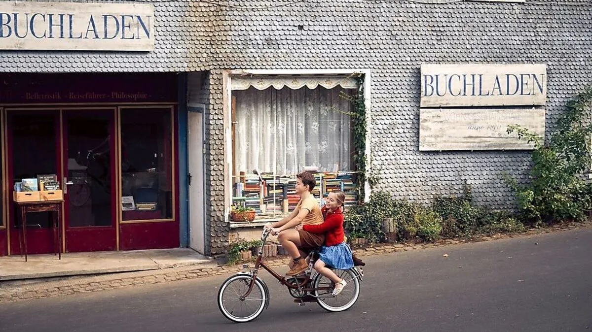 Herzenswarmes Wimmelbild des Lebens und Liebens: "Was man von hier aus sehen kann"