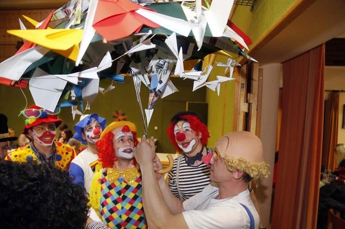 Beim großen Spiel- und Bastelspaß, Tombola...      