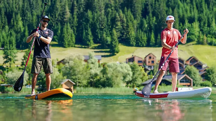 Österreichs Slalom-Asse Marco Schwarz, Adrian Pertl, Manuel Feller, Michael Matt & Co. bereiten sich derzeit am Weißensee auf die kommende Saison vor.
