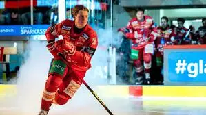 David Waschnig spielt an der Seite von Mario Kempe und Mathias From 