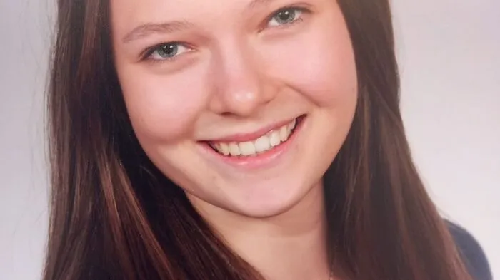Anna Radl (19) studiert Pharmazie: Ich habe im ersten Coronajahr maturiert und bin dann ins Studium hineingerutscht. Ich hoffe, dass ich bald mit meinen Kollegen fortgehen und das "richtige" Studentenleben erleben kann.