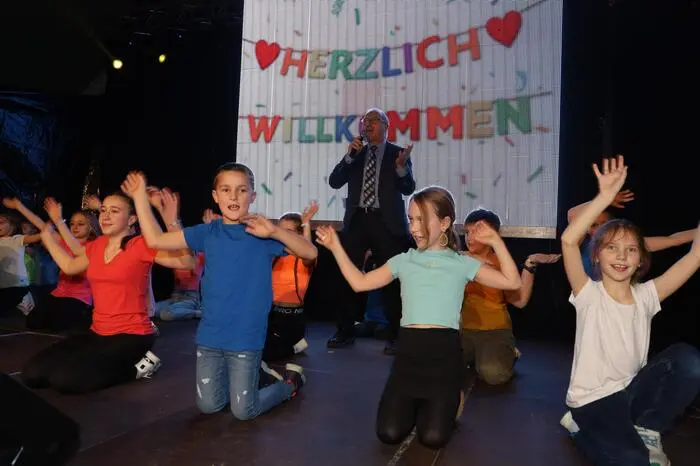23 Kinder und 32 Erwachsene stellten in 27 Darbietungen ihr Showtalent für den guten Zweck unter Beweis