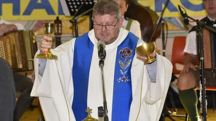 Mit einem Festgottesdienst unter der Leitung von Mario Brandstätter und musikalischer Begleitung der Familienmusik Friedrich, feierte der Edelweißverein Buch sein 60-jähriges Bestandsjubiläum in der Freizeithalle Unterbuch.