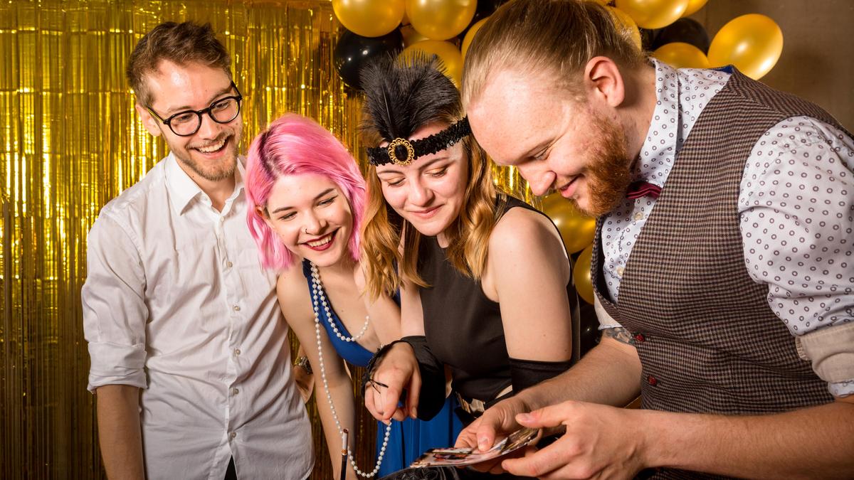 Mit einer Fotobox haben Partygäste auch eine analoge Erinnerung