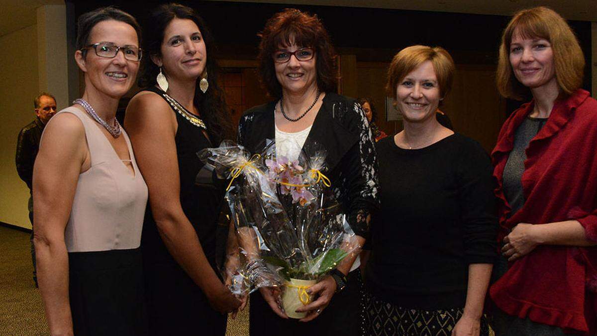 Ingrid Tauchhammer, Julia Hamichi, Irmgard Binter, Heidi Moser und Waldtraud de Lorenzo von links 