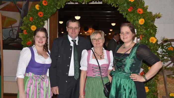Im Zeichen von „Tradition, Tracht und gelebter Gemeinschaft“ stand die 60. Auflage Bezirksbauernballs.