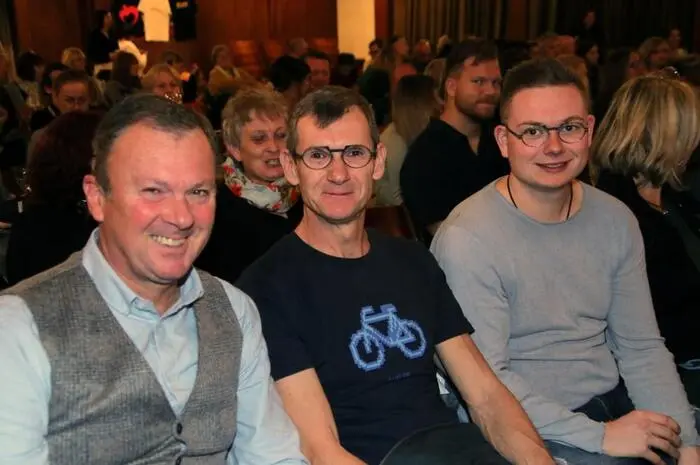 Viel Spaß mit den Fotos vom Auftritt.