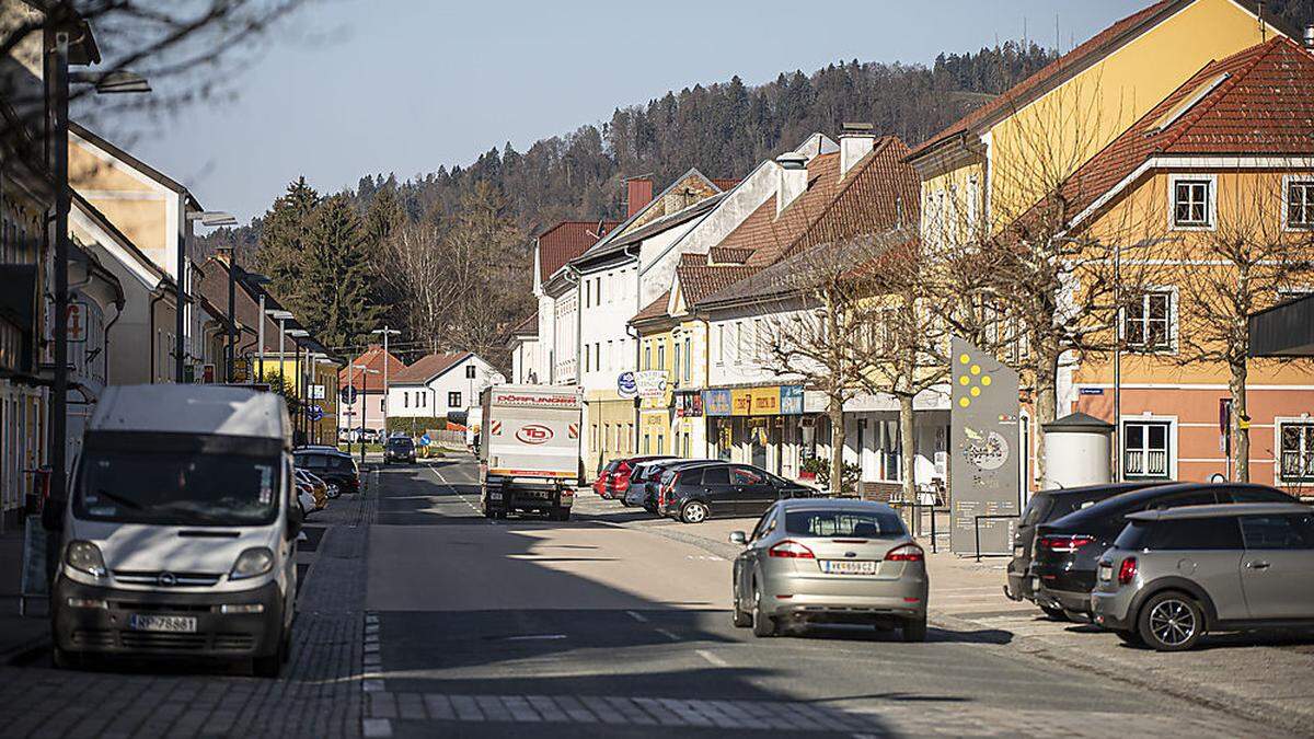 Ein Teil der Fahrbahn wurde bereits 2019 saniert - jetzt folgt der Rest