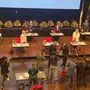 Handschlag mit Handschuhen: Landeshauptmann Peter Kaiser und Villachs Bürgermeister Günther Albel 
