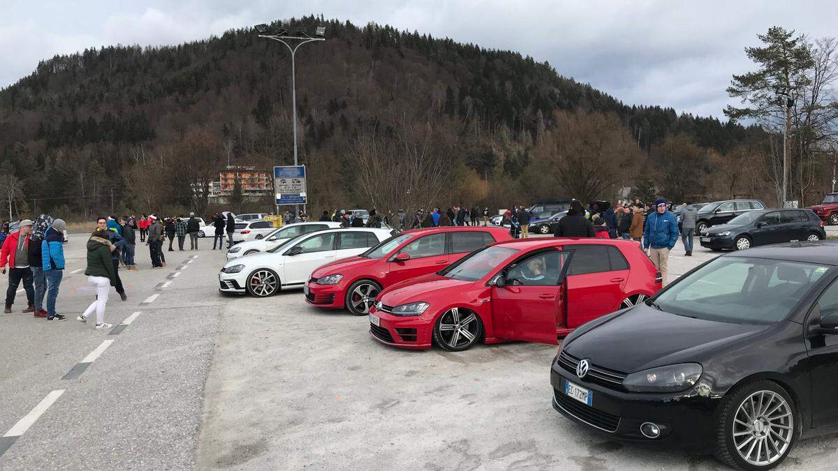 Um die 60 GTIs waren Samstagnachmittag in der &quot;Turbokurve&quot; in Egg am See zu sehen