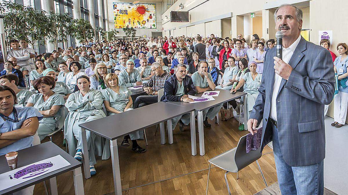 Bei der ersten Betriebsversammlung vor einem Monat erhielt Arnold Auer breite Unterstützung