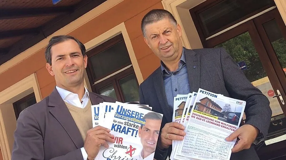 Christian Ragger und Harald Trettenbrein mit den Unterschriften