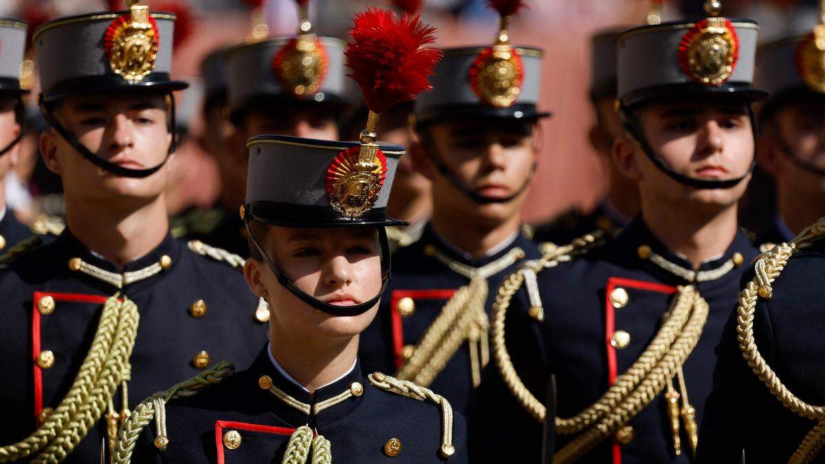 Bei der Zeremonie in der Militärakademie in Saragossa wurde die 17-Jährige am Samstag zusammen mit über 400 weiteren Soldatinnen und Soldaten vereidigt