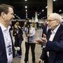 See's Candies President & CEO Pat Egan im Gespräch mit Warren Buffett