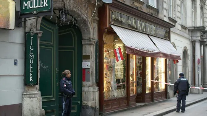 Schüsse sind am Freitag im ersten Bezirk in Wien gefallen. Der Tatort rund um den Bereich des Lugeck wurden großräumig abgesperrt.