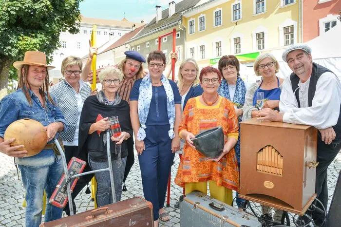Carl Schnauer, Erika Schuster, Gerhild Gracher, "Clown Gicco" Christian Moser, Heidi Penker, Sabine Pepper, Maria Werginz, Helga Frick, Gabriele Staudacher, "Passpartout" Ingo Micheu