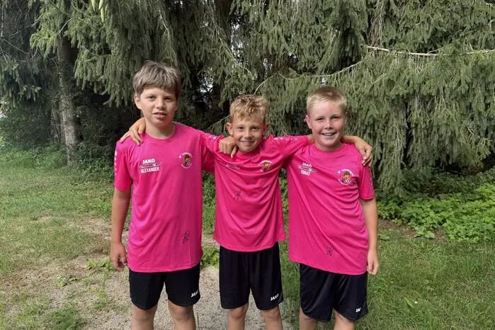  „Die Teamarbeit ist richtig gut, die Matches machen großen Spaß und das ganze Camp ist einfach cool“, erzählen die Teilnehmer Tobias, Matthias und Alexander begeistert.