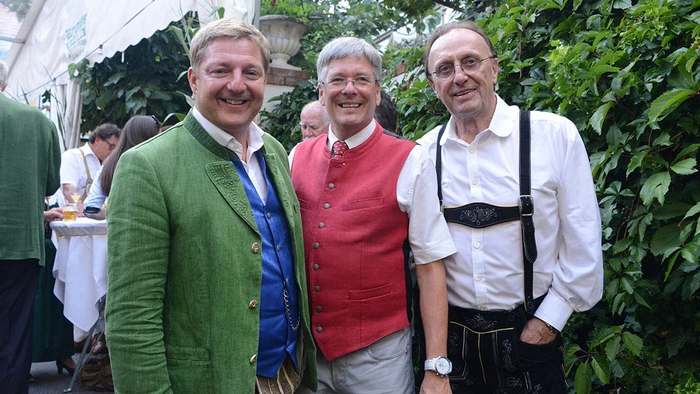 Hans Schmid mit Landeshauptmann Peter Kaiser und Villachs Bürgermeister Günther Albel