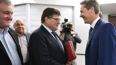 Verhandler Rainer Wimmer und Christian Knill (rechts)